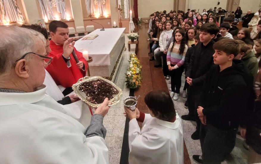 Entregas de Pai Nosso e Escapulário