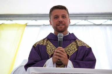 Padre João Vitor inicia mestrado em Direto Canônico