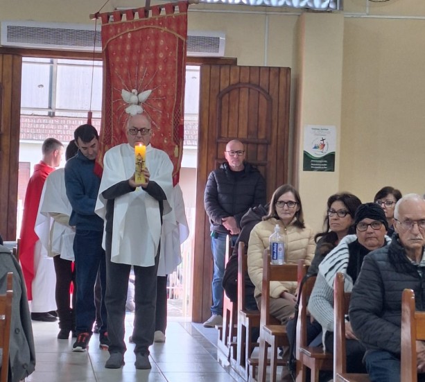 Pentecostes e apagamento do Círio Pascal